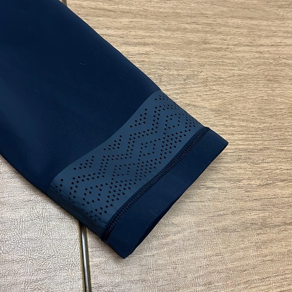 Ivivva black pullover size 14 girls - Picture 8 of 11